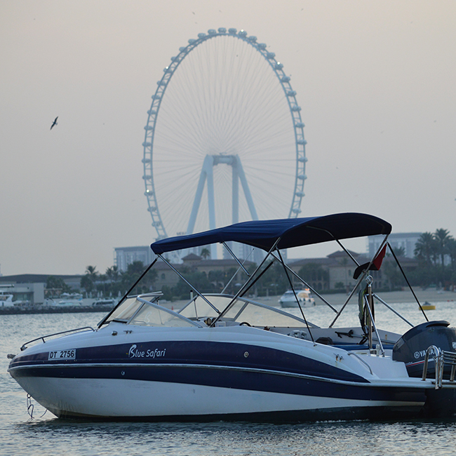 Mini yacht cruise in Palm Jumeirah for private boat tour and relaxation
