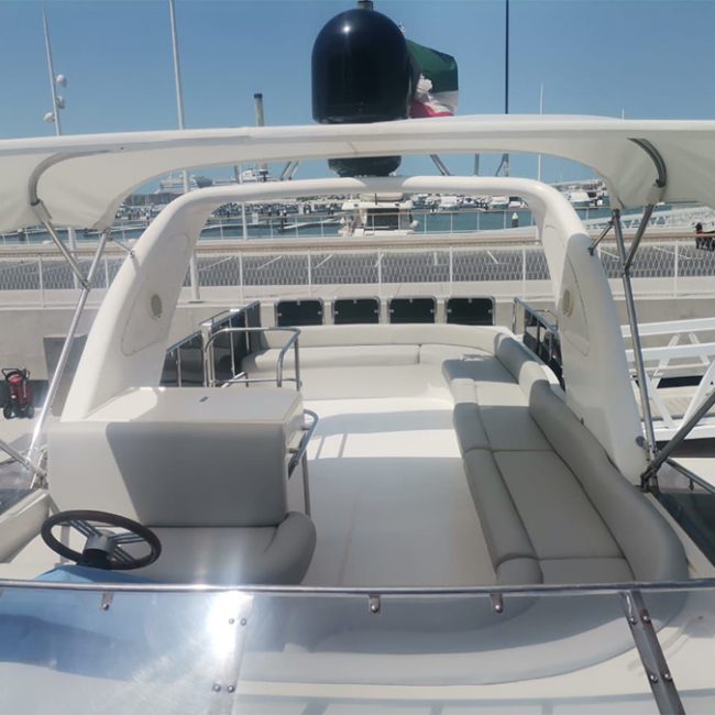 Premium yacht cruise in Palm Jumeirah with large capacity luxury boats